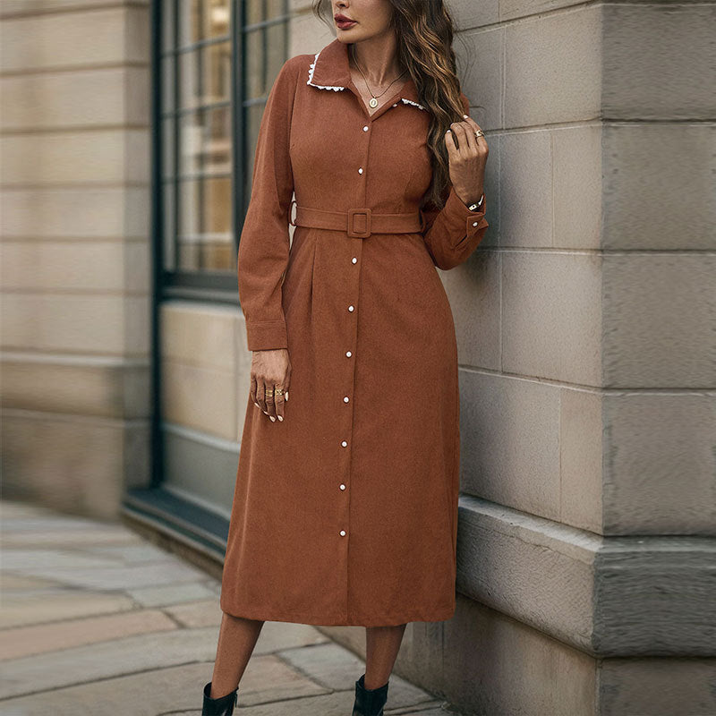 Robe chemise pour femme avec élégante patte de boutonnage et chic ceinture à la taille Chic und Stil