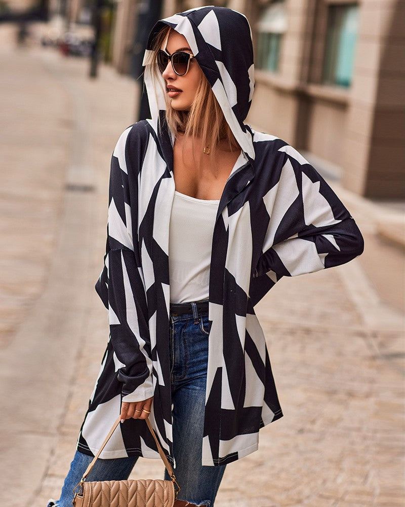 Manteau à capuche décontracté pour femmes avec design graphique et coupe ample Chic und Stil