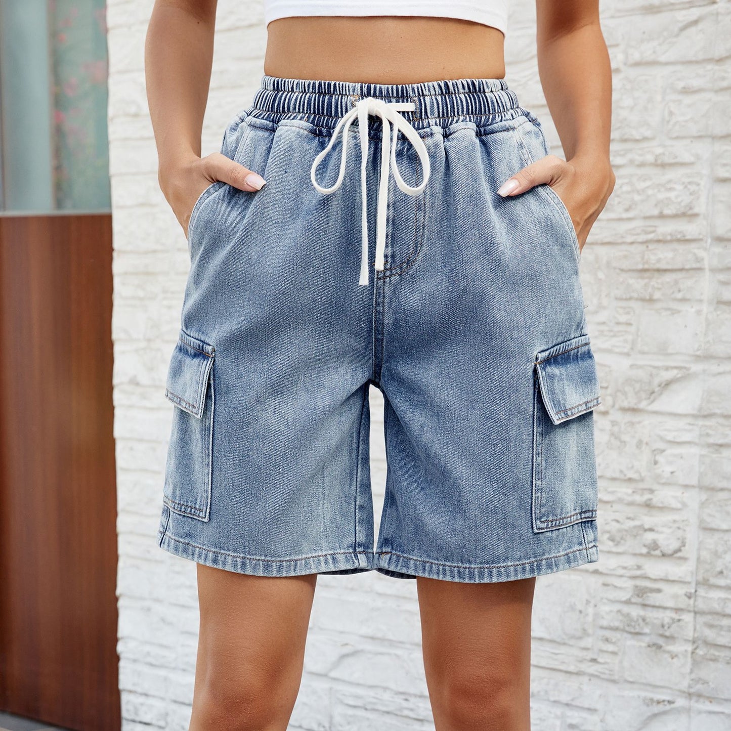 Women's cargo shorts with elastic waistband and practical side pockets Chic und Stil