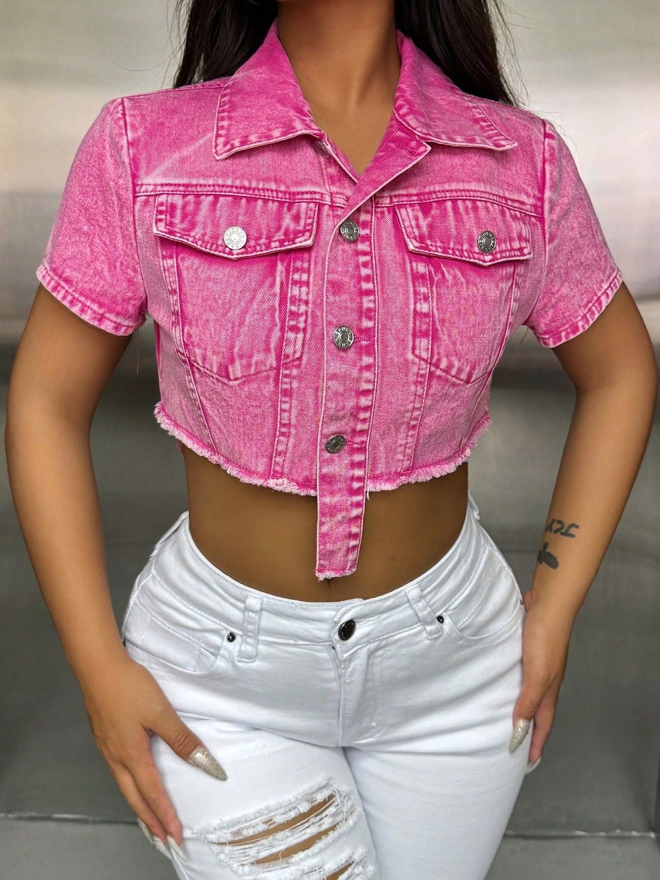 Veste en jean cropped pour femmes avec design texturé et boutons stylés Chic und Stil