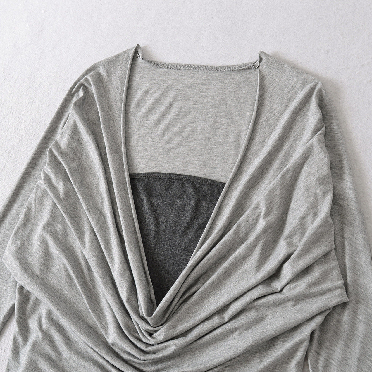 Chemise à manches longues décontractée pour femmes avec un design de drapé raffiné Chic und Stil