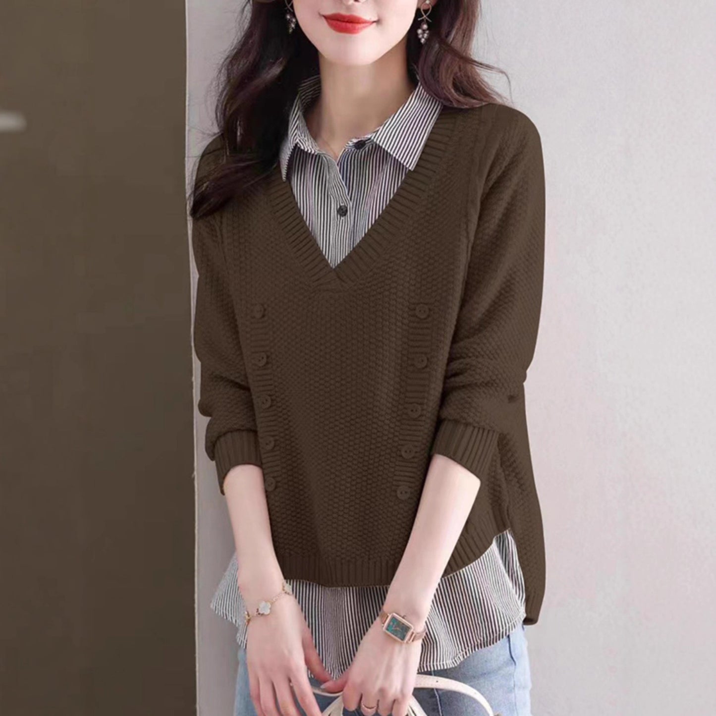 Pull en tricot à col en V pour femmes avec détails en boutons Chic und Stil