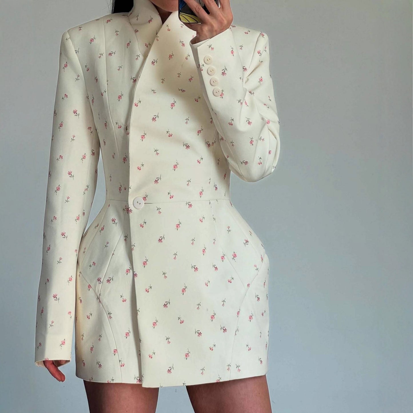 Robe blazer tendance pour femmes avec design floral et coupe cintrée Chic und Stil