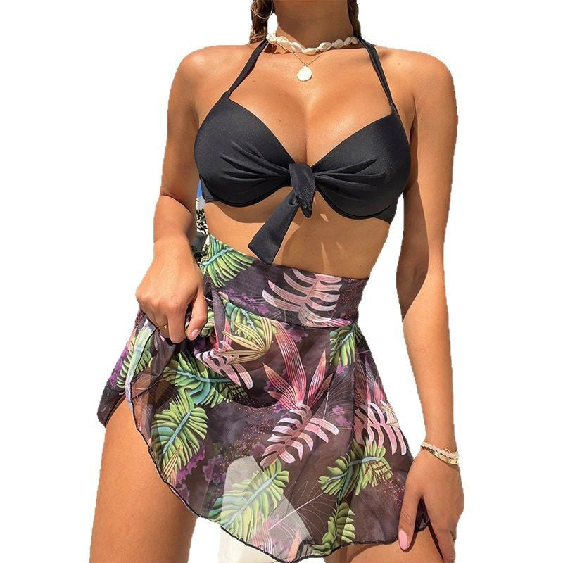 Bikini pour femmes en tissu léger et floral avec jupe Chic und Stil