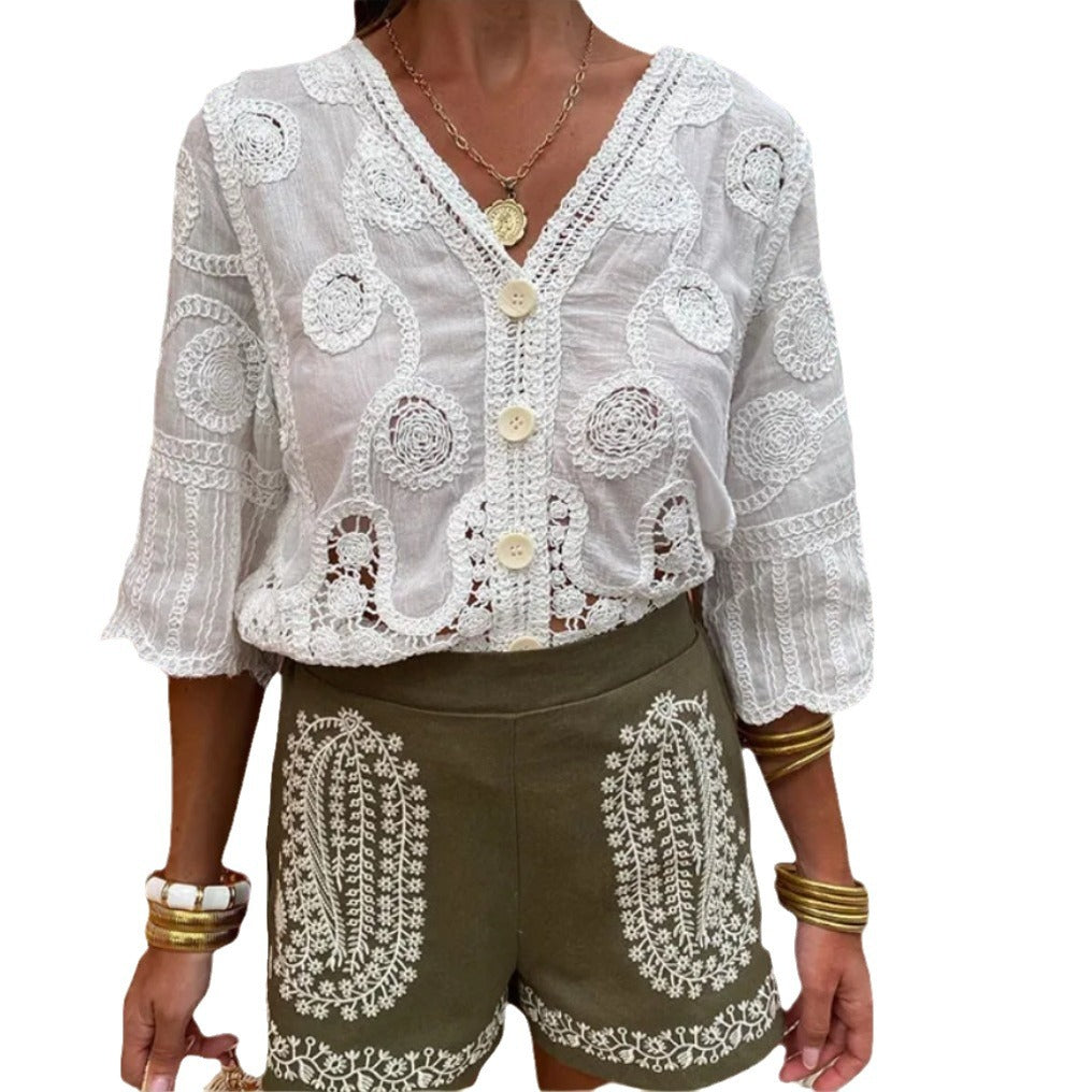 Blouse aérienne pour femmes avec motif crochet artistique et patte de boutonnage Chic und Stil