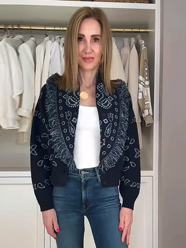 Cardigan tricoté pour femmes avec des détails à franges et un motif géométrique Chic und Stil