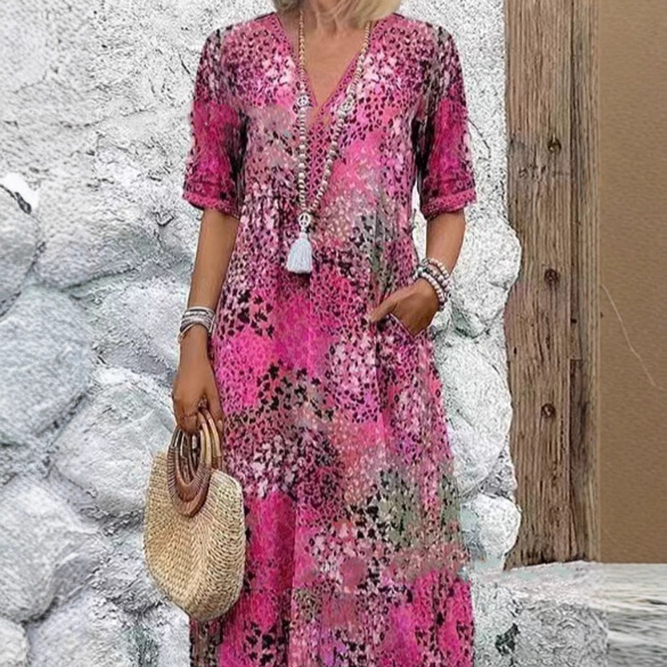 Robe maxi femme avec décolleté en V et poches latérales pratiques Chic und Stil
