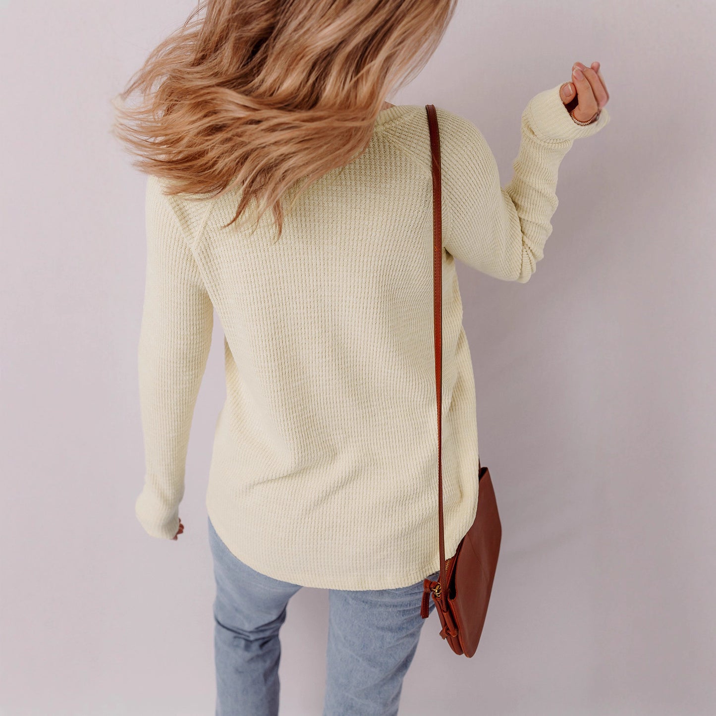 Pull Henley décontracté pour femmes en matériau texturé Chic und Stil