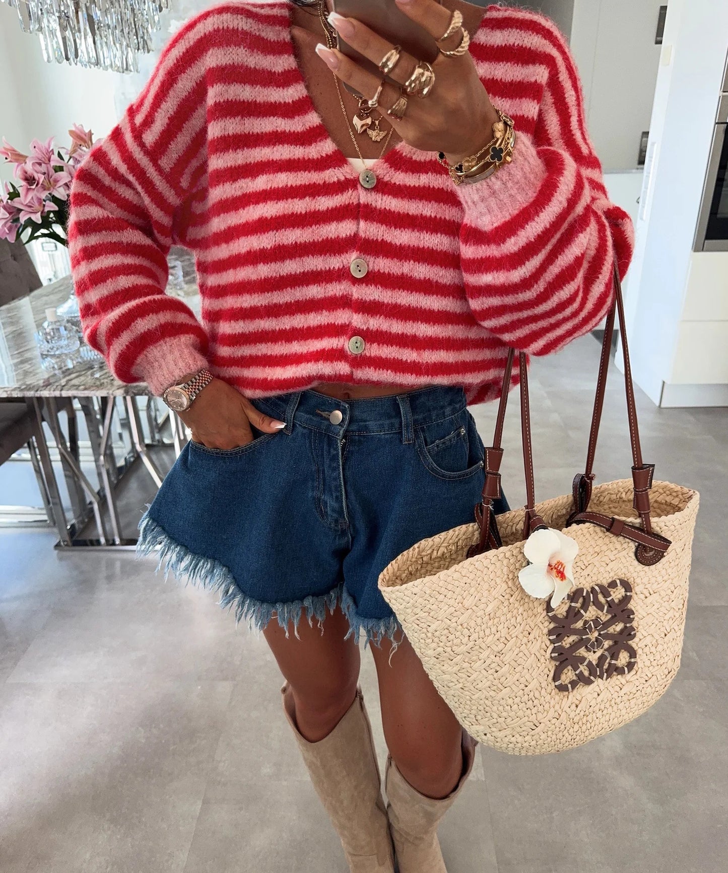 Cardigan en tricot douillet pour dames en laine de haute qualité avec un motif rayé tendance Chic und Stil