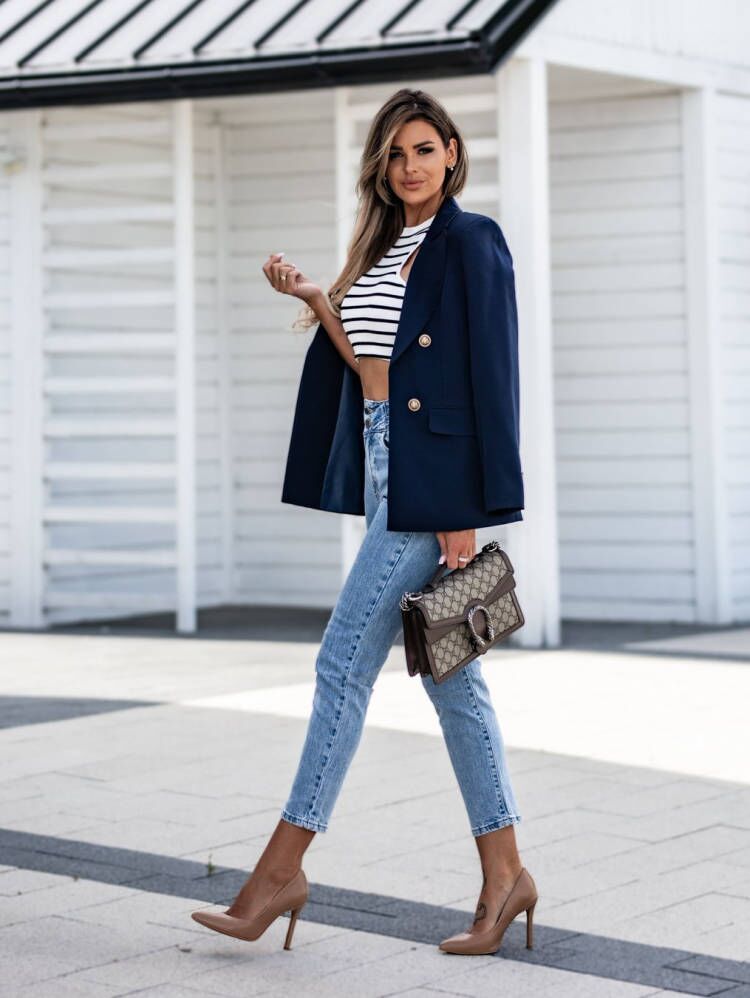 Blazer élégant pour femmes avec des boutons à double agrafage et une coupe moderne Chic und Stil
