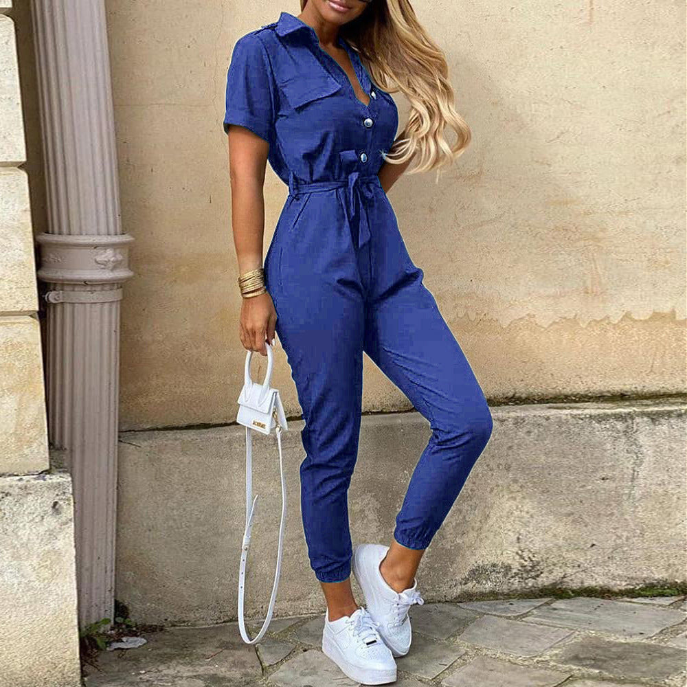 Combinaison décontractée pour femmes avec coupe cintrée et patte de boutonnage intégrale Chic und Stil