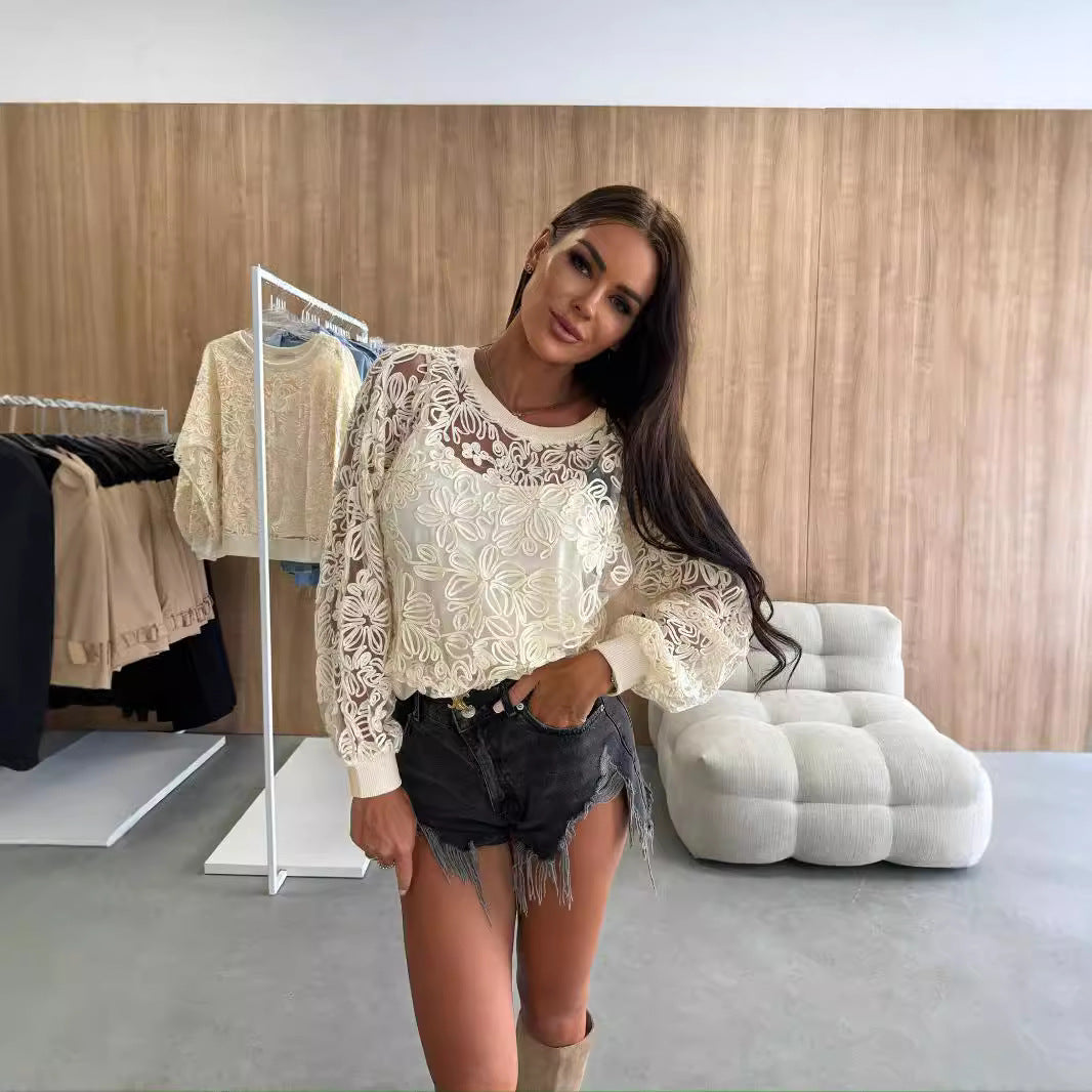 Blouse pour femmes brodée avec des manches transparentes Chic und Stil
