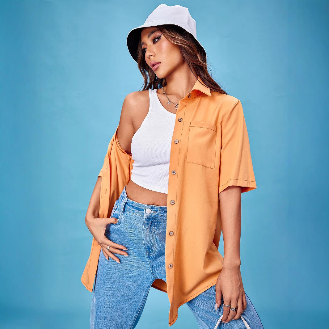 Blouse à manches courtes pour femmes avec coupe structurée et poche poitrine pratique Chic und Stil