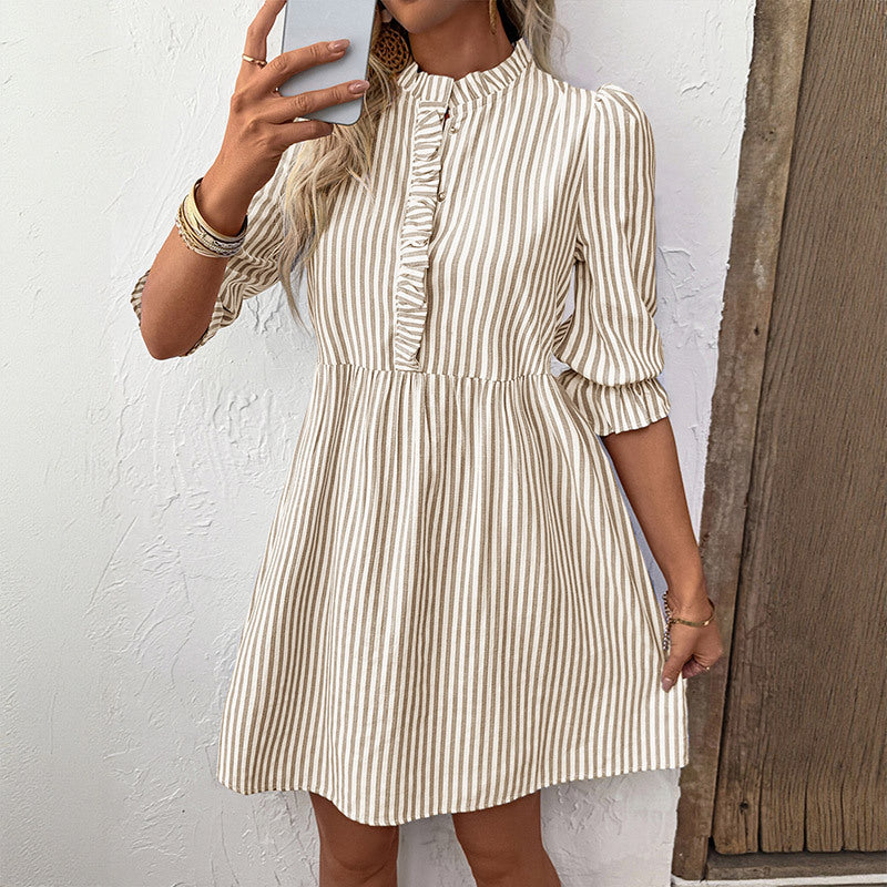 Robe Mini Boutonnée à Volants Rayée pour Femmes Chic und Stil