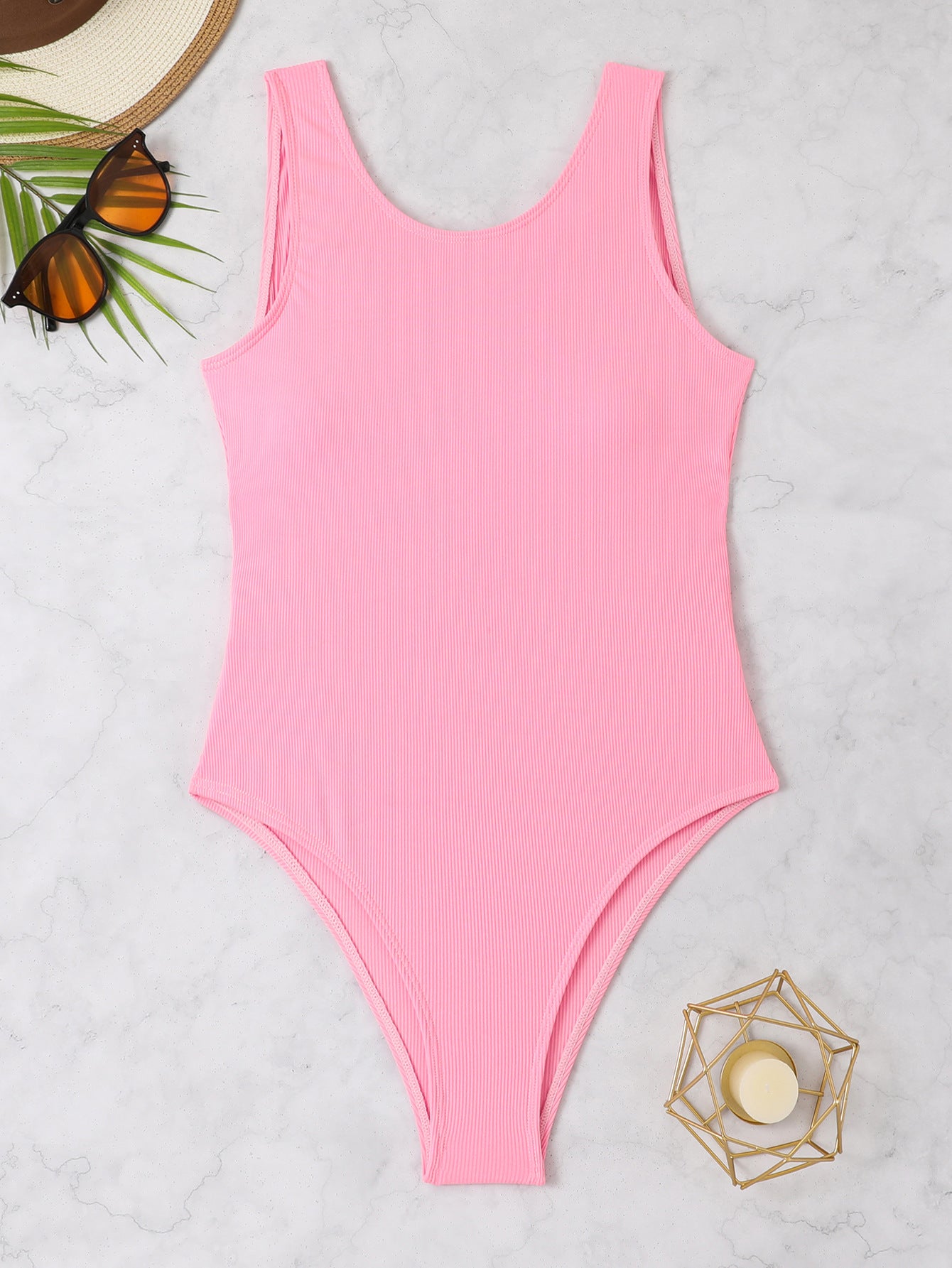 Maillot de bain une pièce à découpe haute pour dames avec un design à rayures sophistiqué Chic und Stil