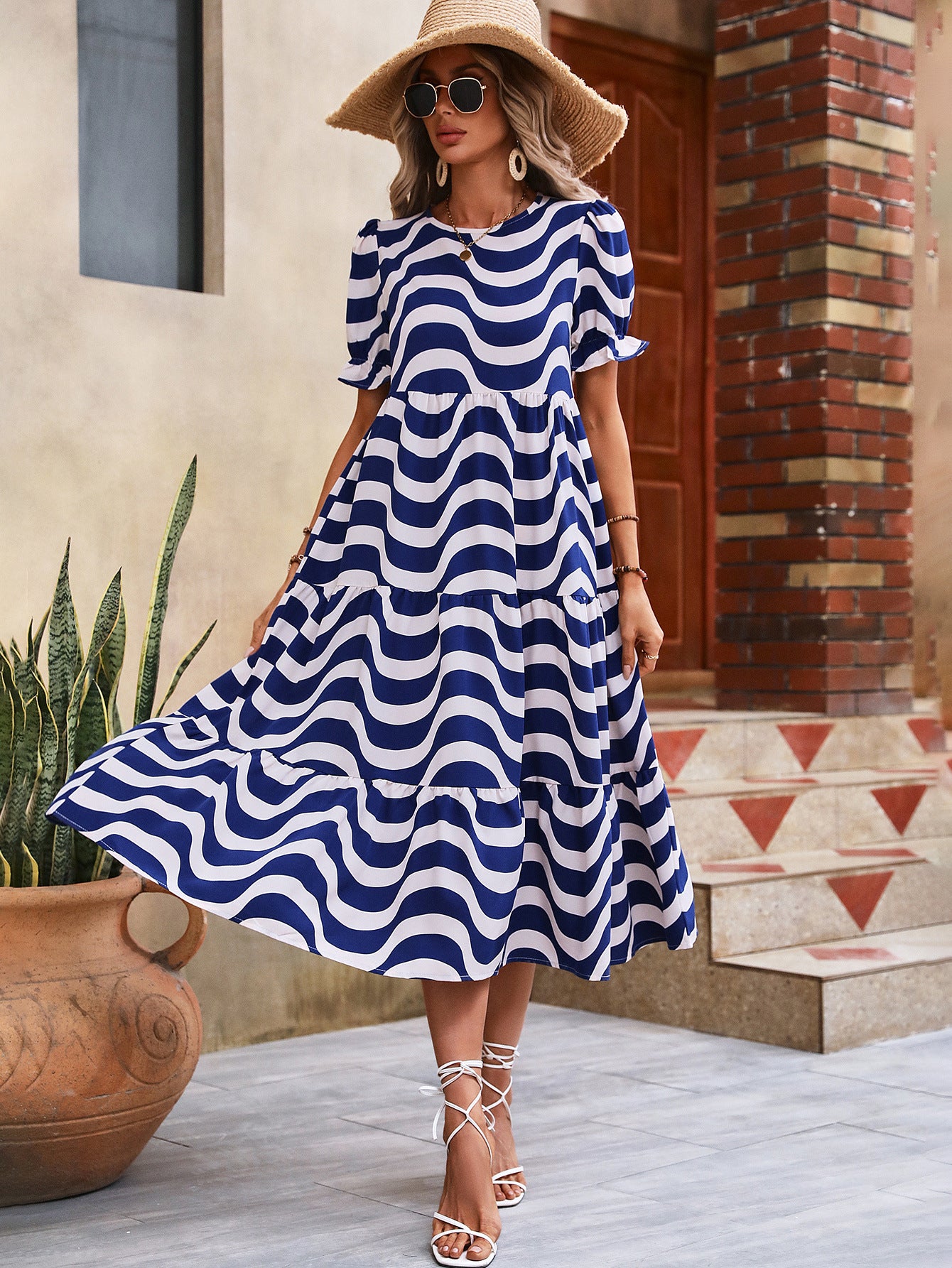Robe midi d'été pour femmes avec motif de vagues et détails en volants Chic und Stil