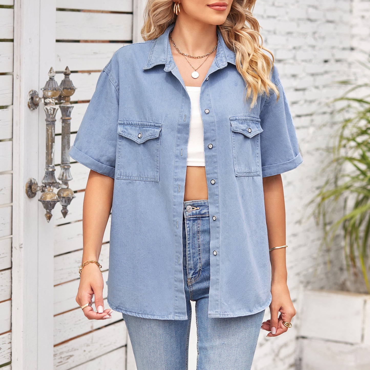 Women's Casual Denim Jacket with Practical Pockets Chic und Stil
