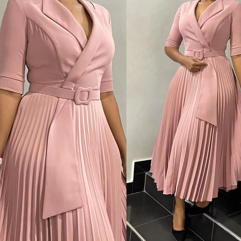 Robe de soirée plissée pour femmes avec design cintré Chic und Stil