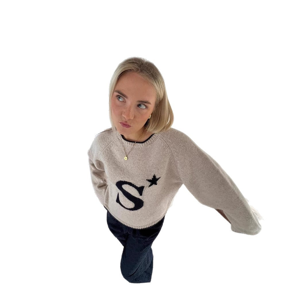 Trendy knit sweater for women with graphic design and relaxed fit pants Chic and Style