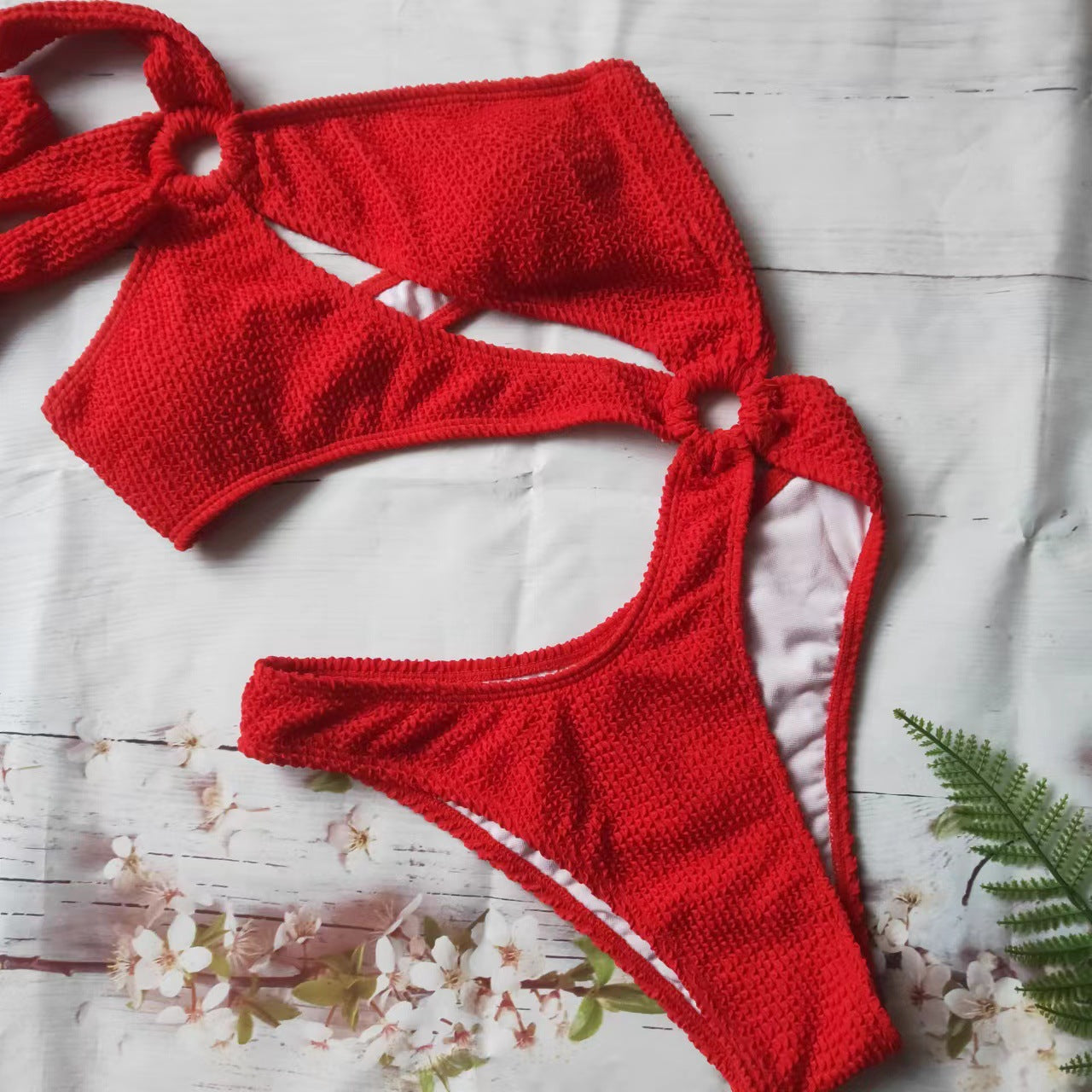 Bikini taille haute pour femmes avec des découpes tendance et lien Chic und Stil