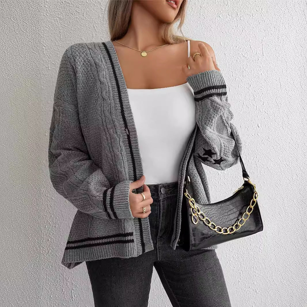 Cardigan en gros tricot pour dames avec des détails contrastants Chic und Stil