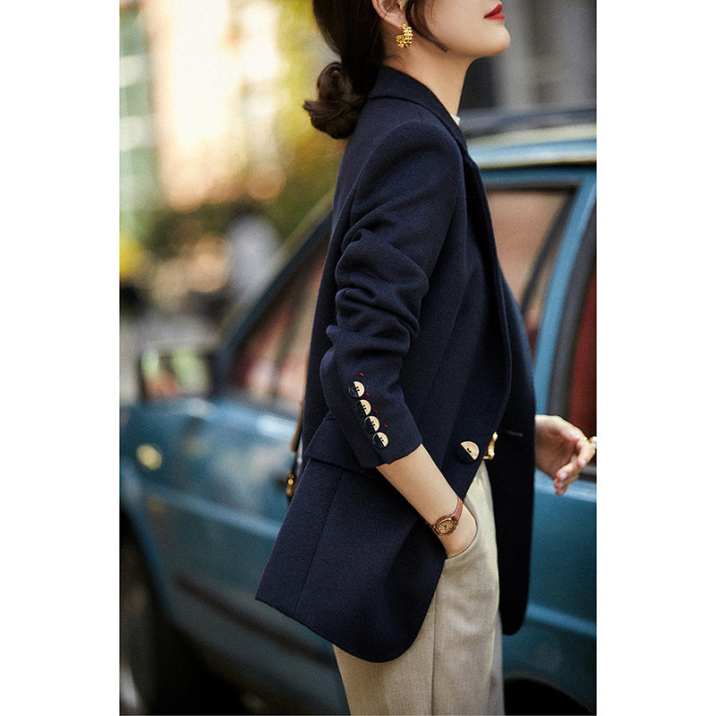Blazer structuré pour femmes avec boutons décoratifs Chic und Stil