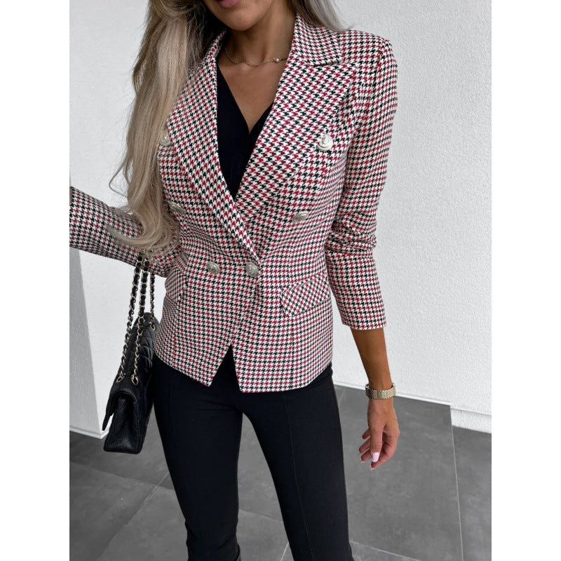 Blazer à carreaux pour femmes au design moderne avec double rangée de boutons et détails élégants Chic und Stil
