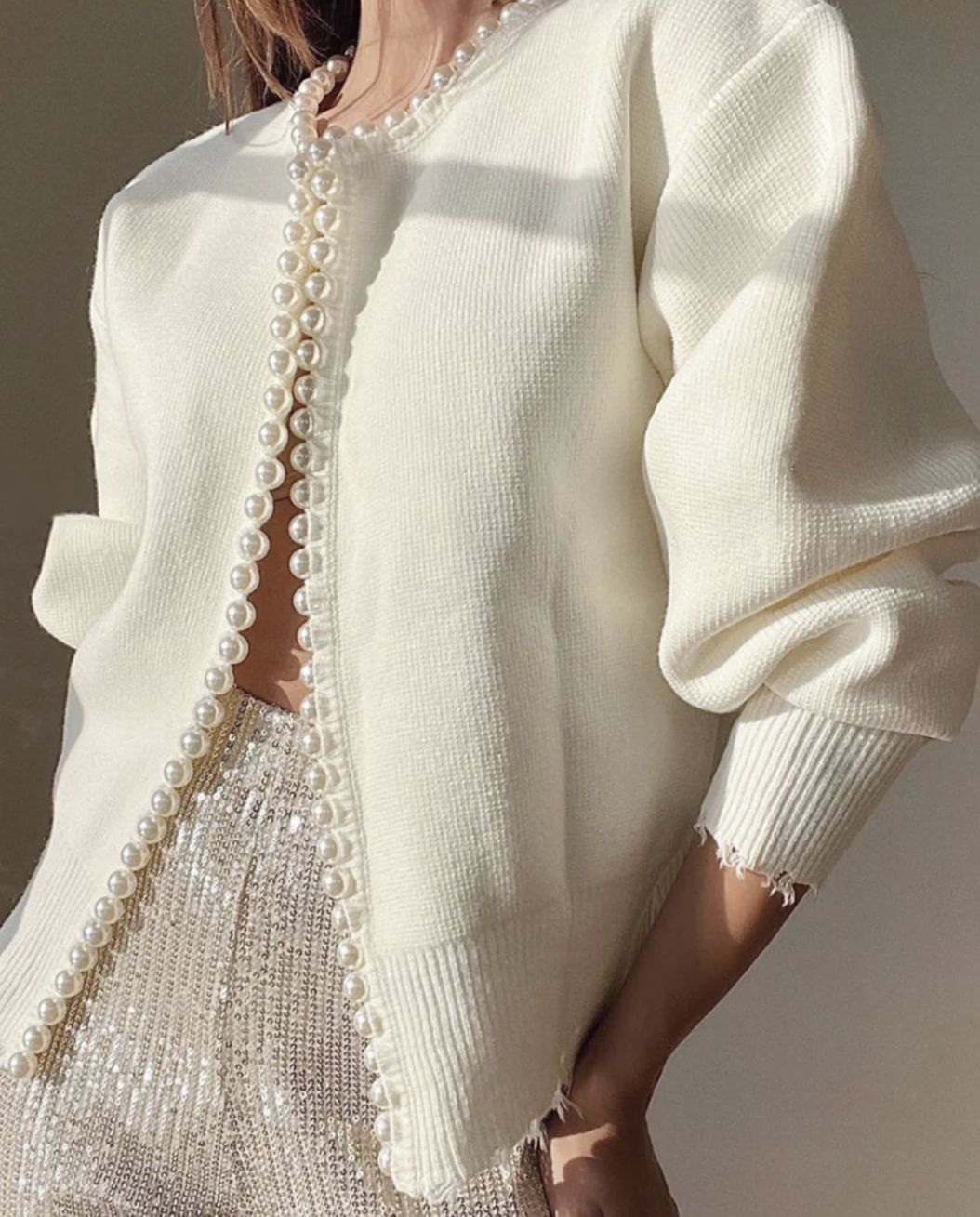 Veste en tricot pour femmes avec des embellissements en perles frappants et un design ouvert Chic und Stil