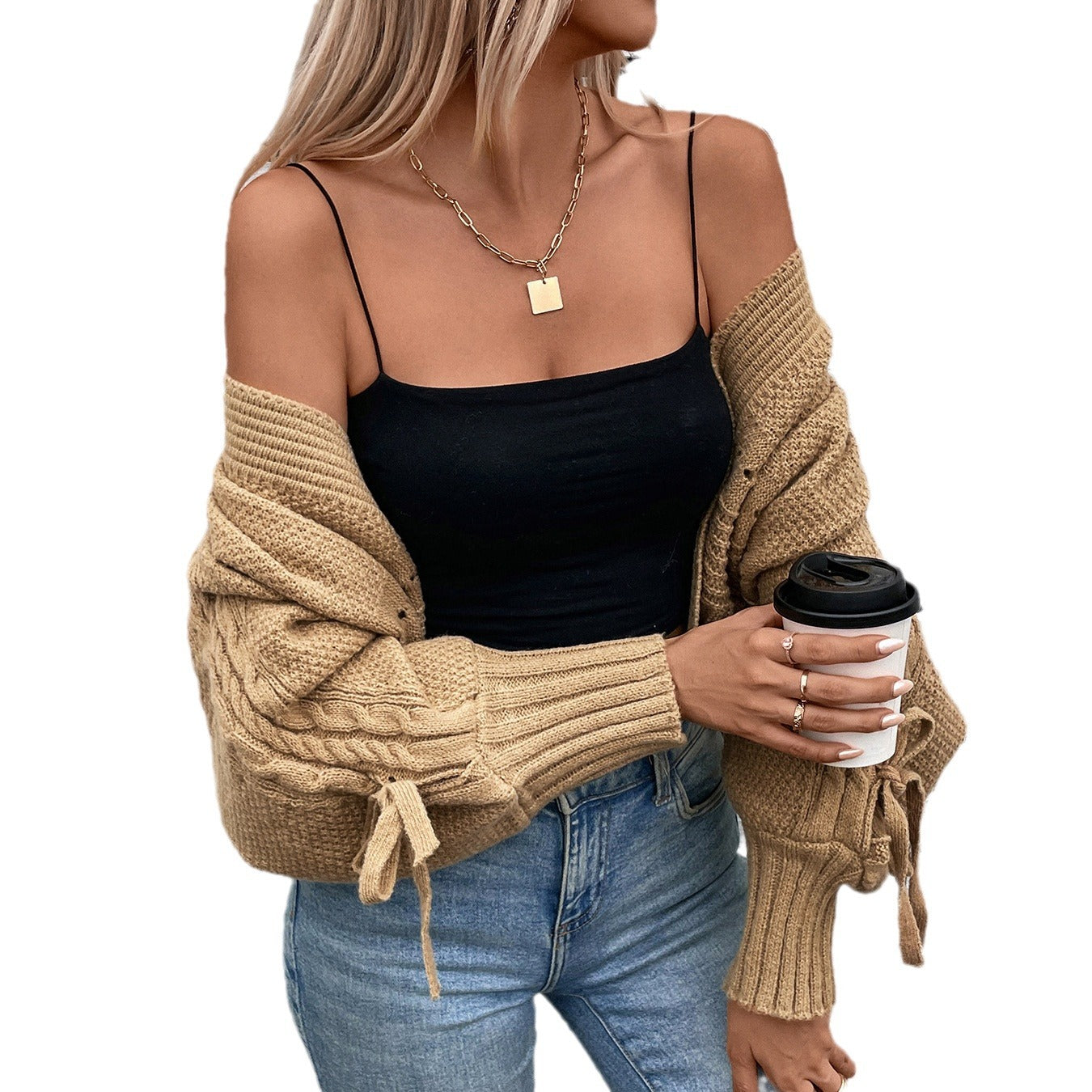 Veste tricotée à la mode pour femmes avec des manches volumineuses et un motif en cable Chic und Stil