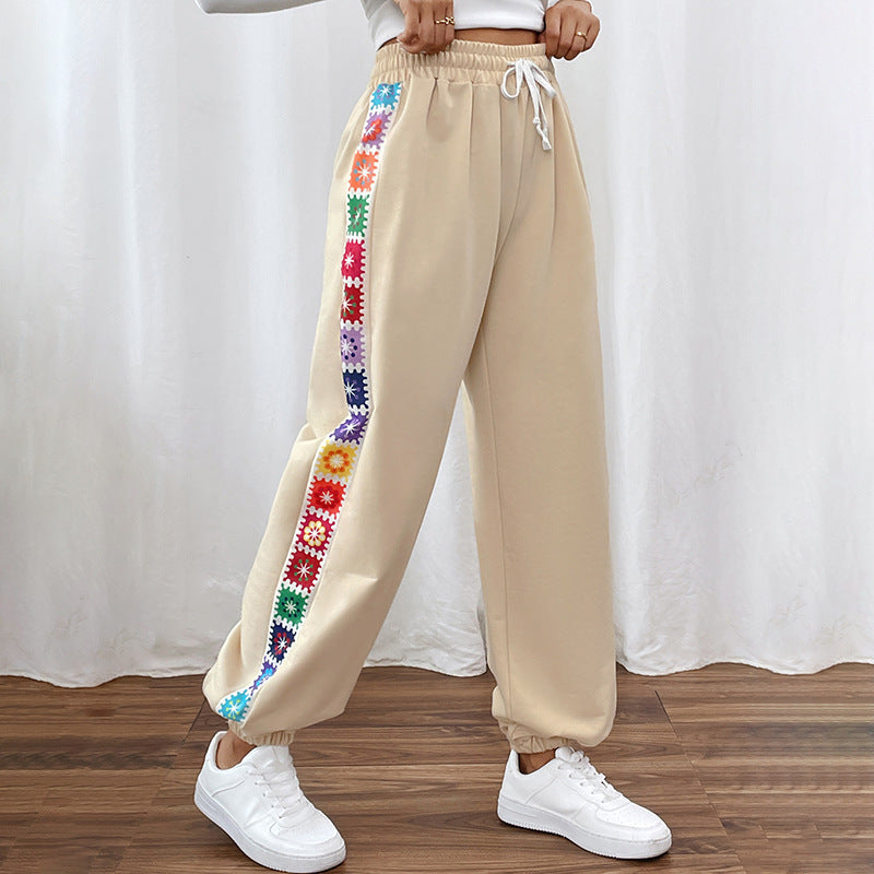 Pantalons de survêtement stylés pour femmes avec broderie latérale décorative Chic und Stil