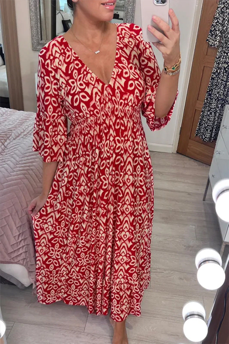Robe maxi femme avec décolleté en V et motif floral saisissant Chic und Stil