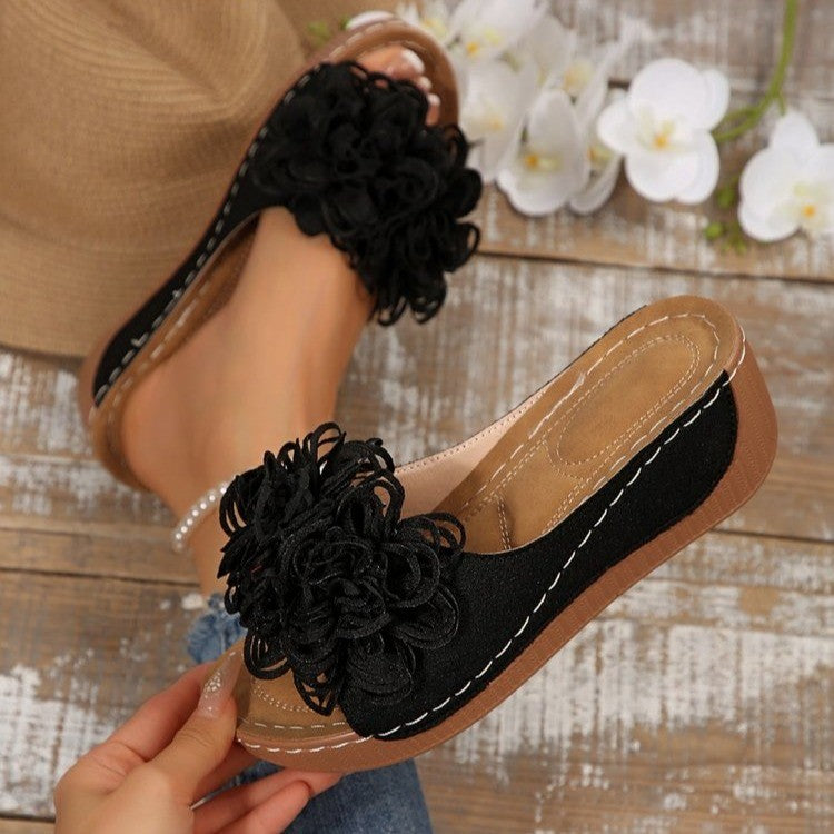 Sandales antidérapantes décorées de fleurs Chic und Stil pour femmes