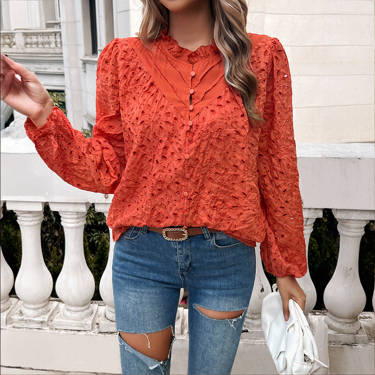 Blouse féminine tendance avec des broderies en dentelle florales et des détails de volants Chic und Stil