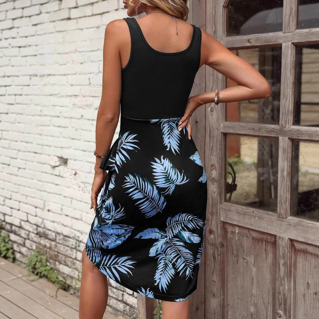 Robe midi ajustée pour femme avec un design froncé sur le côté et un imprimé floral Chic und Stil