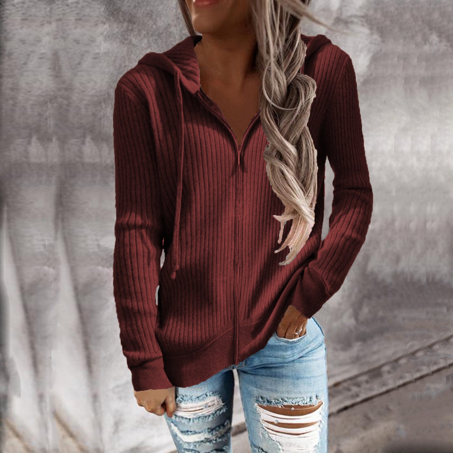 Veste à capuche pour femmes au design moderne en tricot côtelé avec poches Chic und Stil