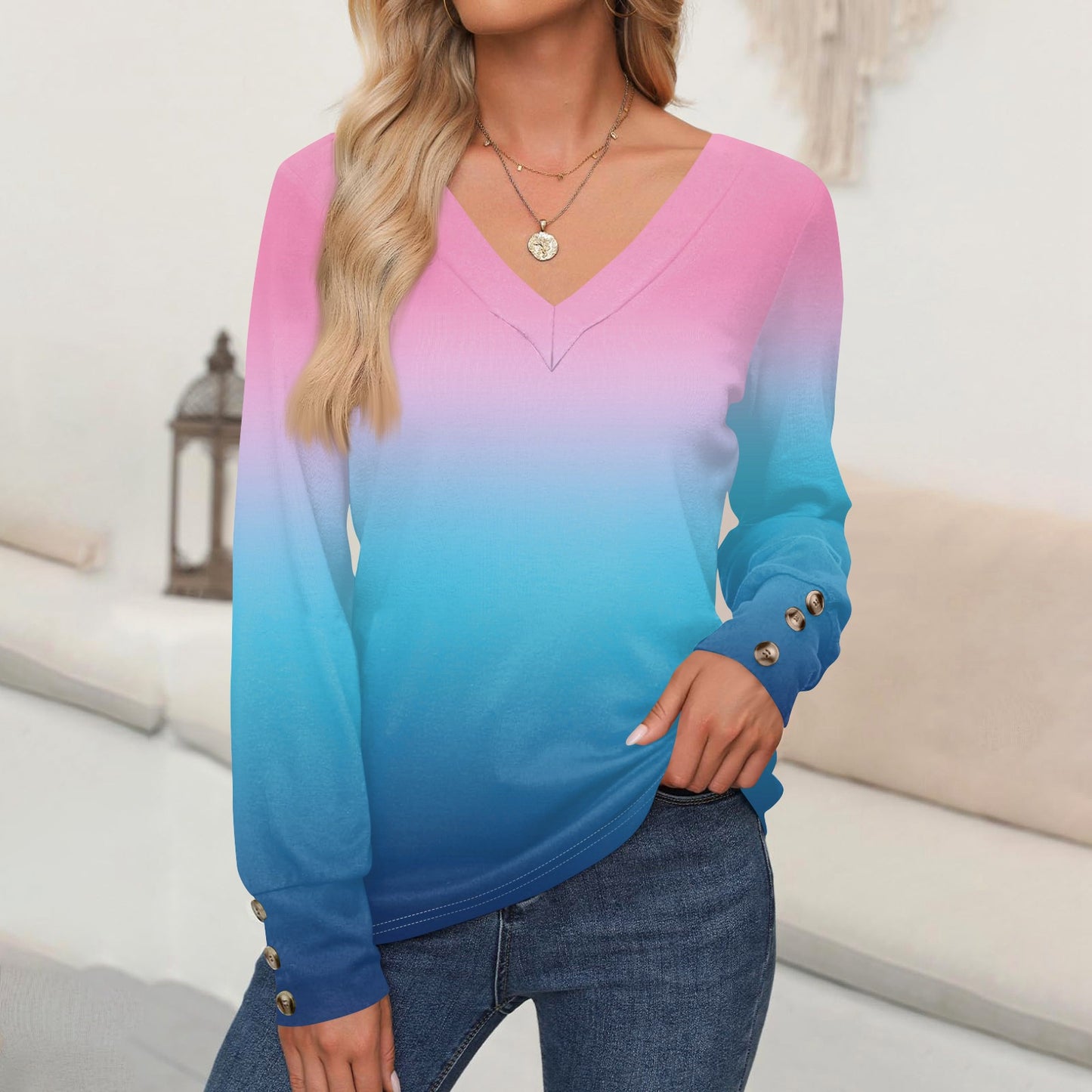 Chemise à manches longues pour femmes à col en V avec dégradé de couleurs tendance et élégants détails en bouton Chic und Stil
