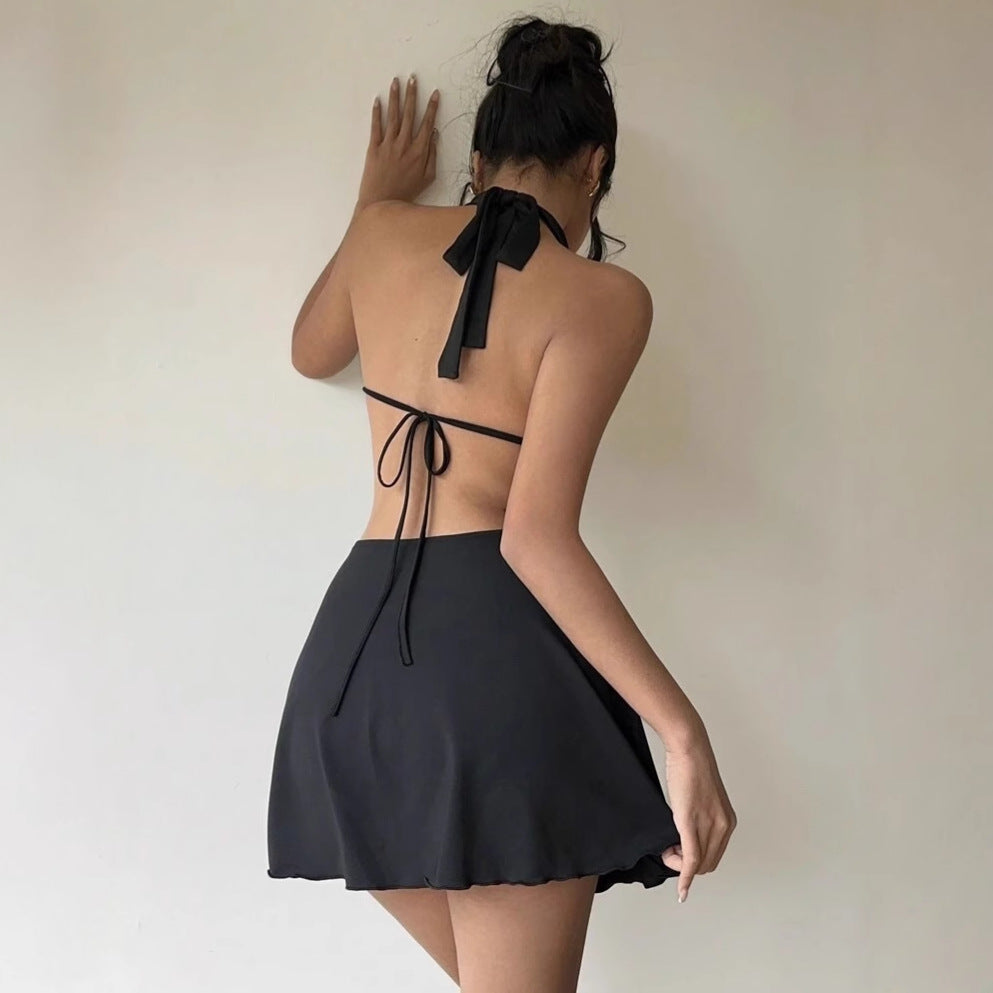 Robe mini femme avec décolleté en V profond et découpe latérale Chic und Stil