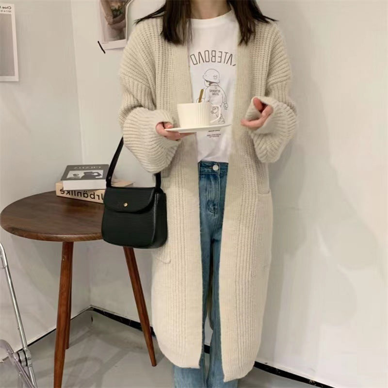 Cardigan en tricot féminin avec une silhouette décontractée et des poches profondes Chic und Stil