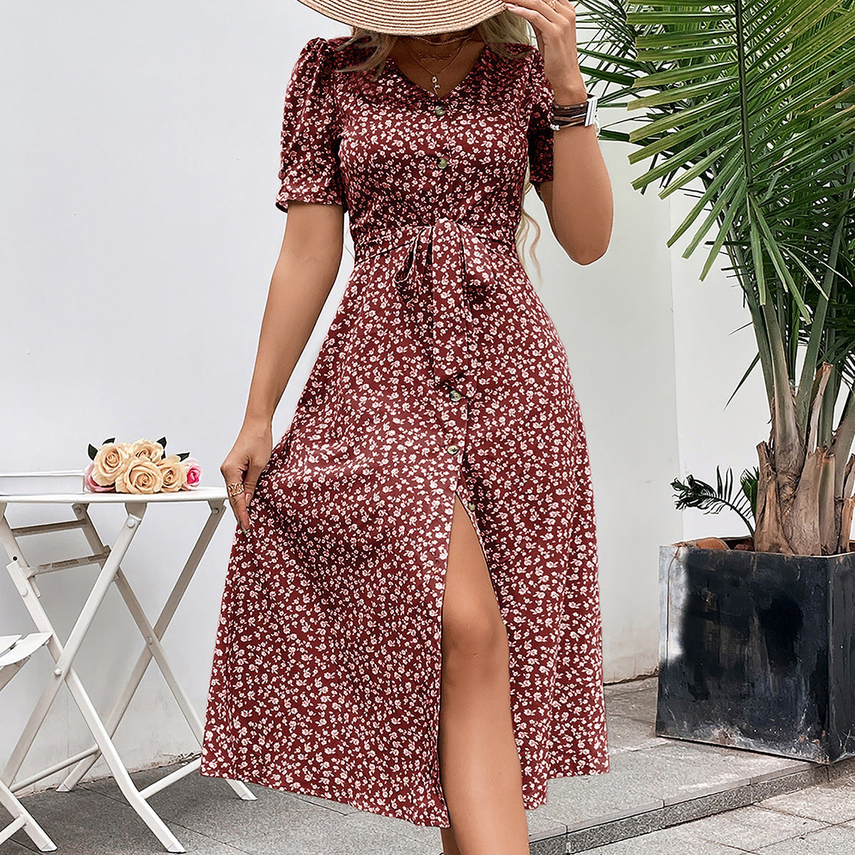 Robe maxi pour femmes avec imprimé floral et ceinture réglable à la taille Chic und Stil