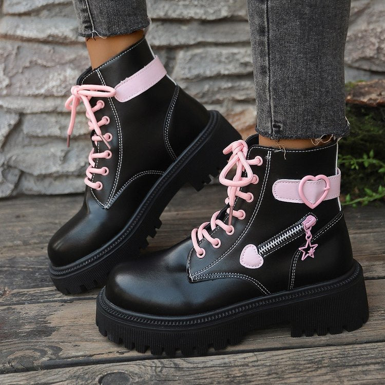 Bottes à la mode pour dames avec des détails en forme de cœur et d'étoile Chic und Stil