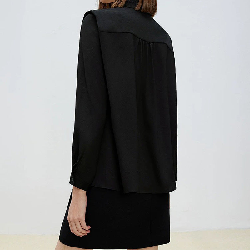 Chemise classique boutonnée pour femmes avec détails de plis subtils Chic und Stil
