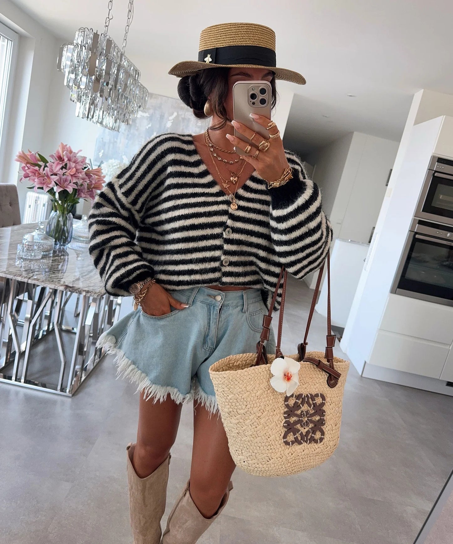 Cardigan en tricot douillet pour dames en laine de haute qualité avec un motif rayé tendance Chic und Stil