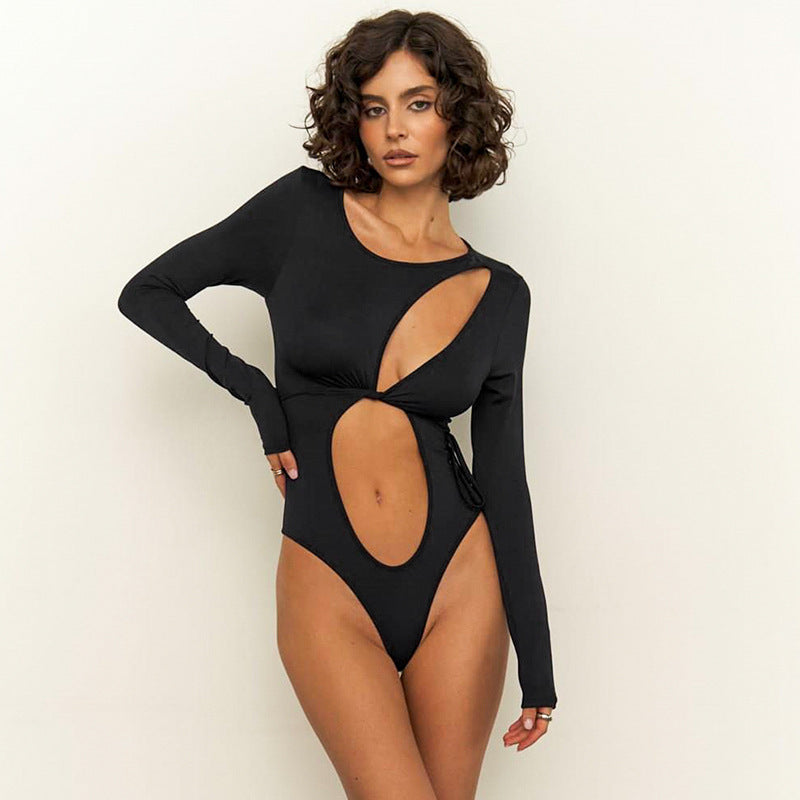 Maillot de bain une pièce pour femmes avec découpe innovante et manches longues Chic und Stil