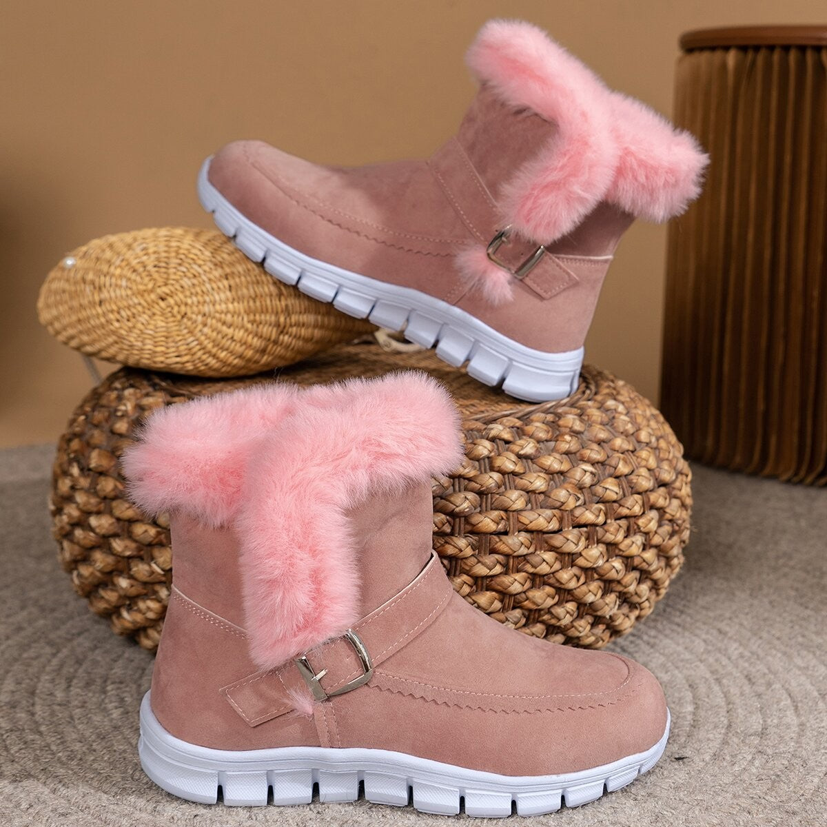 Bottes d'hiver pour femmes avec un col en fausse fourrure douillette et une semelle antidérapante Chic und Stil