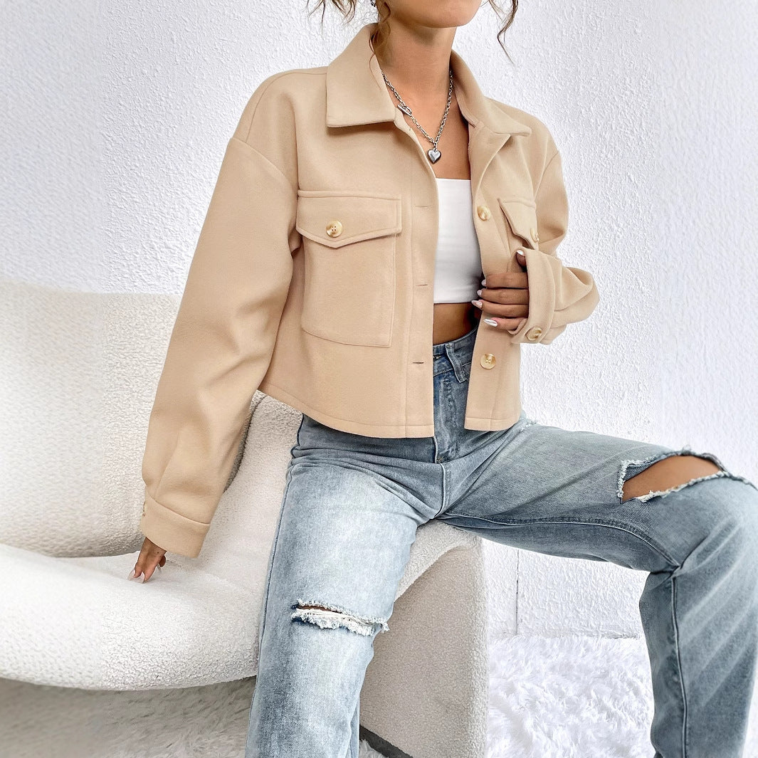 Veste cropped tendance pour femmes avec poches plaquées et boutons-pression Chic und Stil