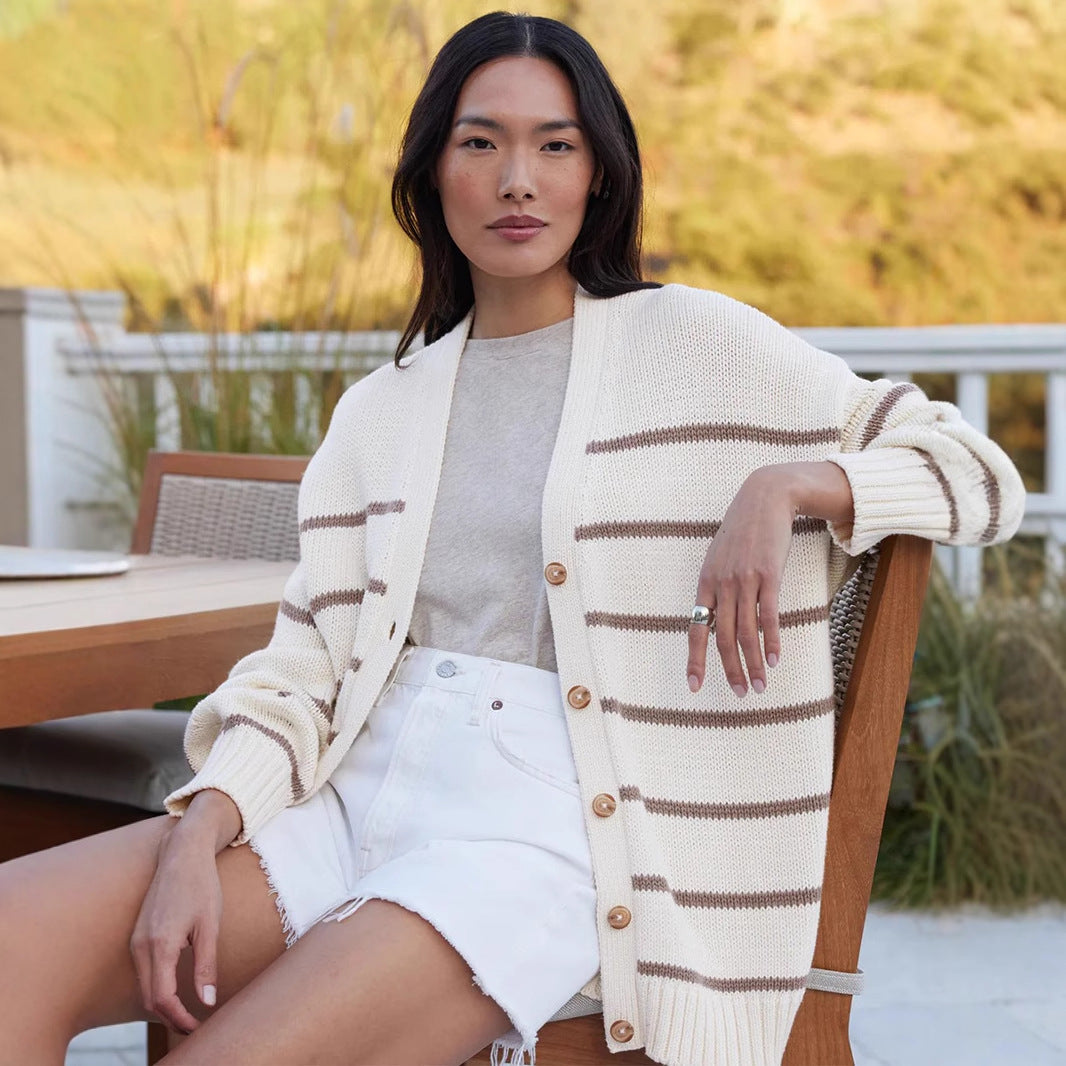 Cardigan en tricot pour femmes avec décolleté en V et grosses rayures Chic und Stil