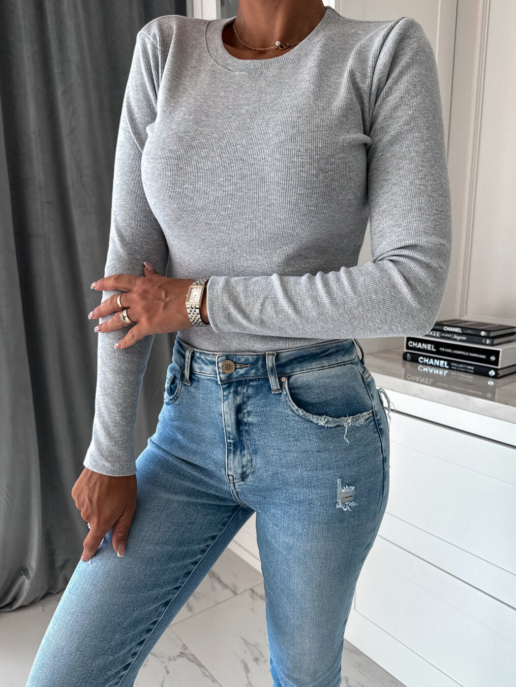 Haut à manches longues pour femmes avec coupe ajustée et texture côtelée Chic und Stil