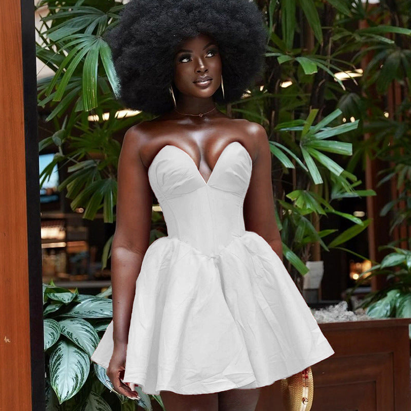 Robe mini séduisante à décolleté en cœur avec volants Chic und Stil