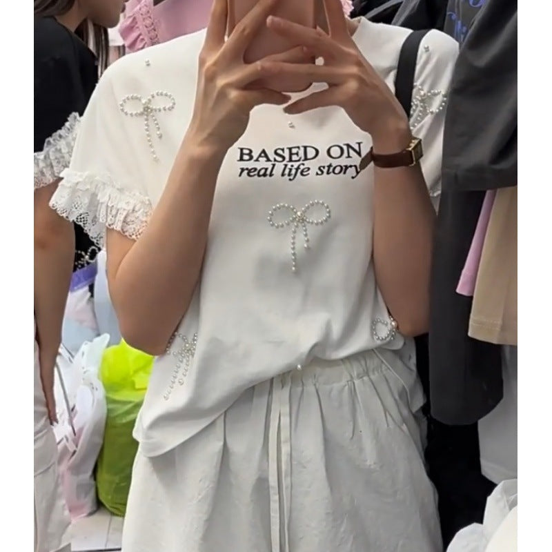 T-shirt graphique décontracté pour femmes avec accents en dentelle Chic und Stil