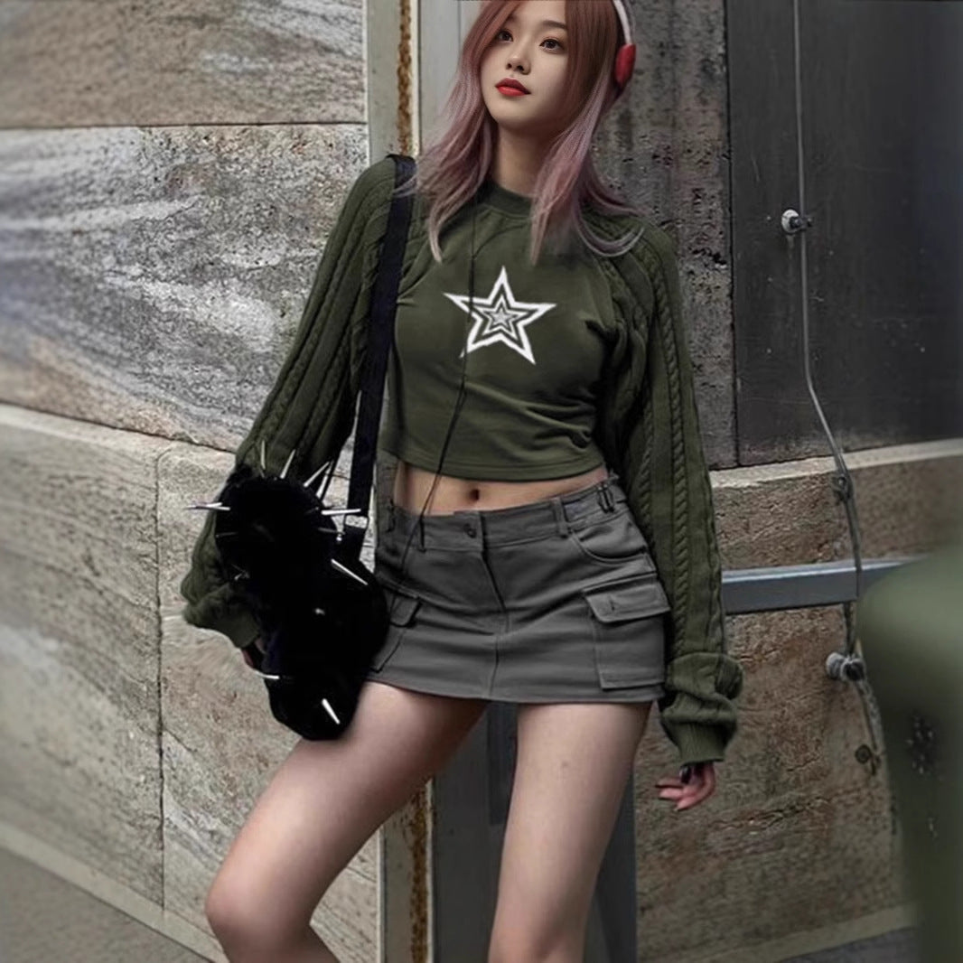 Pull cropped pour femmes avec motif étoilé graphique et design de manches texturé Chic und Stil